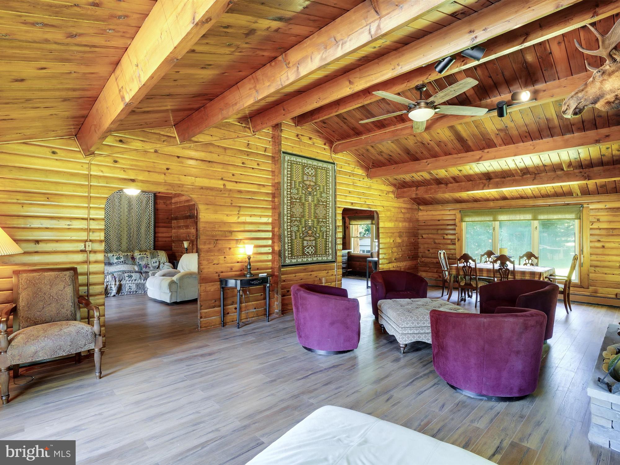 WOOD BEAMS.. WOOD WALLS