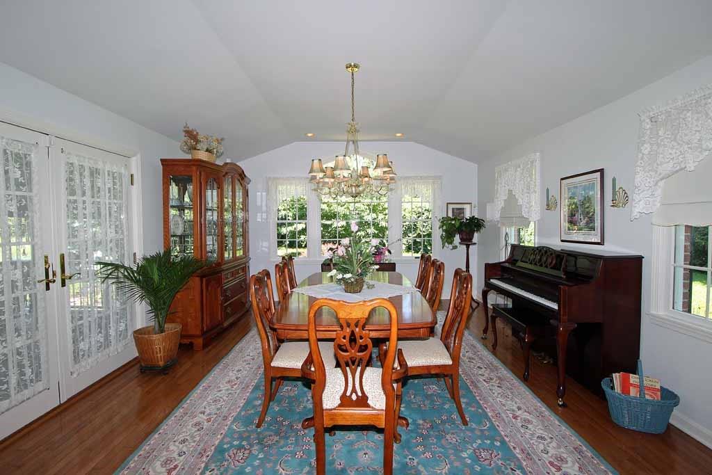333 Linnwood Road Eighty Four, PA 15330 - Photo 6 of 25 LARGE BRIGHT AND SUNNY DINING RM WITH LOVELY HW FLOORS, IDEAL FOR ENTERTAINING