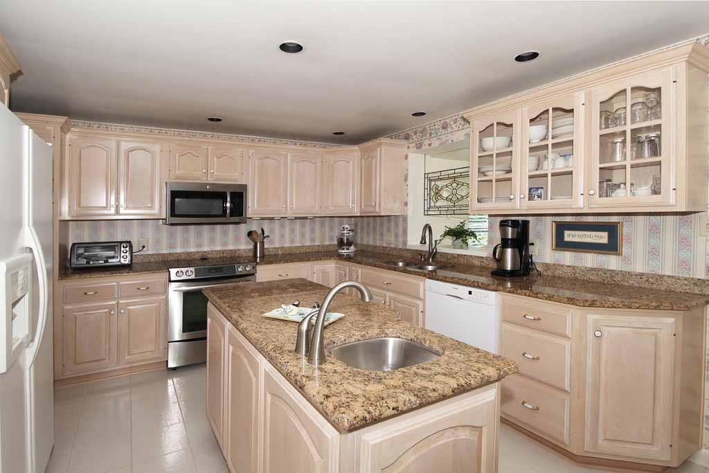 333 Linnwood Road Eighty Four, PA 15330 - Photo 7 of 25 SPACIOUS UPDATED KITCHEN WITH GRANITE COUNTERS, CT FL PLUS PANTRY
