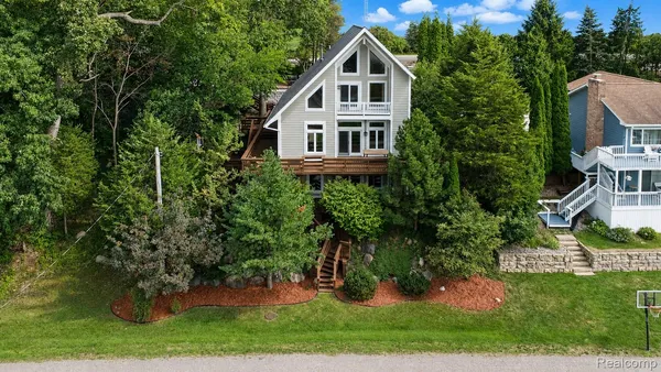 $574,900 | 15420 Jennings Road, Fenton, MI 48430