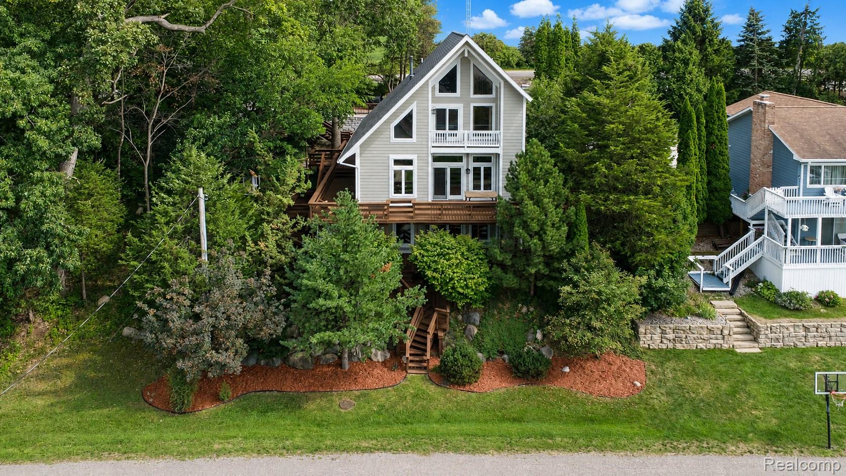 exterior-17.JPG