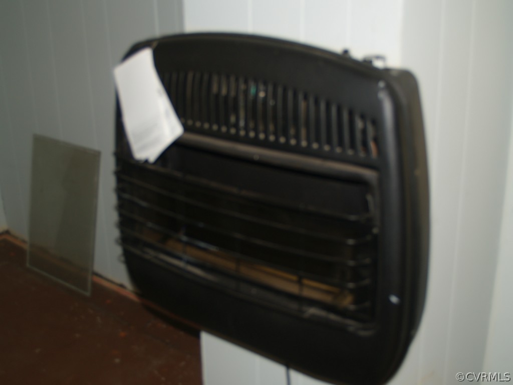 9003 Diascund Road Lanexa, VA 23089 - Photo 13 of 20 Propane Gas Space Heater in Living Room
