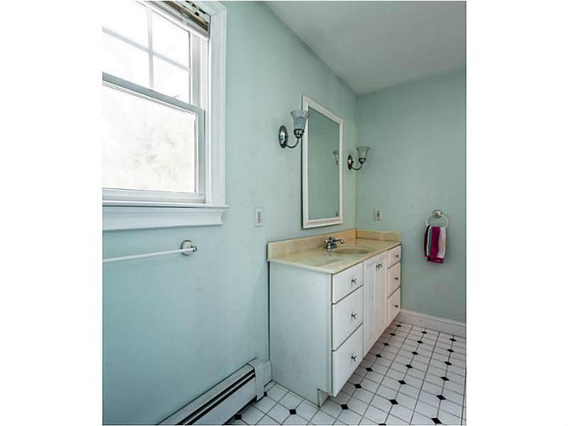 310 Lee Road South Kingstown, RI 02879 - Photo 16 of 25 Bathroom.