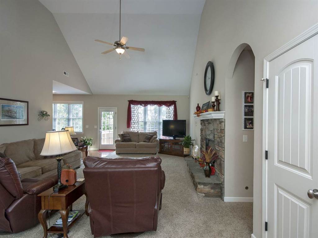515 Serria Way Seneca, SC 29678 - Photo 4 of 35 Gallery Image 4