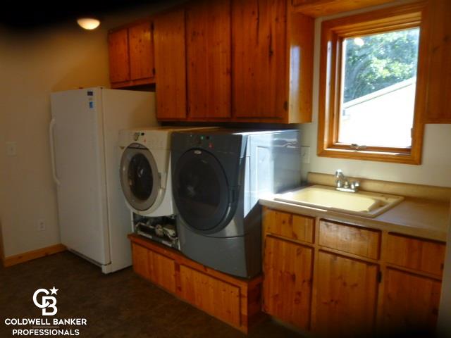 10033 O'connor Road Avoca, MI 48006 - Photo 28 of 46 main floor laundry room