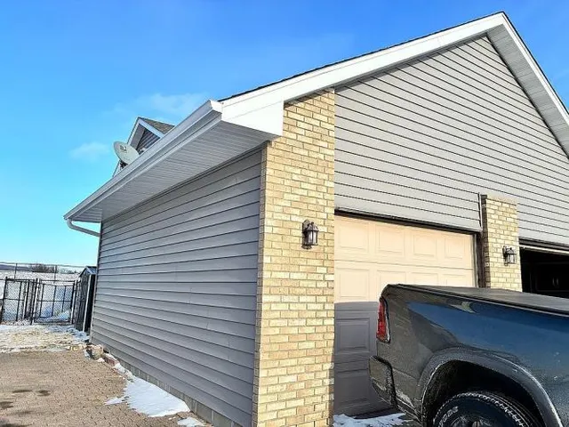 $360,000 | 818 Cologne Lane, Waverly, MN 55390