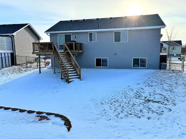 $360,000 | 818 Cologne Lane, Waverly, MN 55390