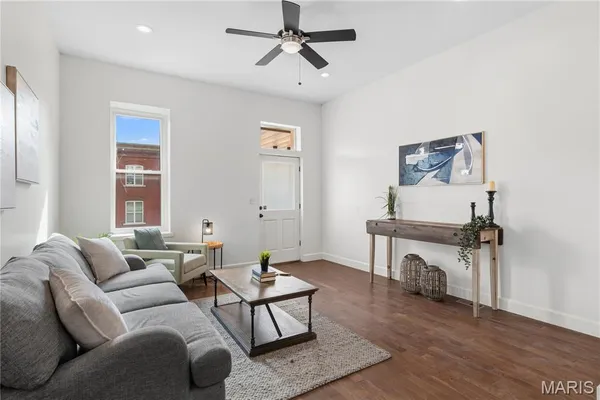 $279,999 | 2845 Wyoming Street, St. Louis, MO 63118