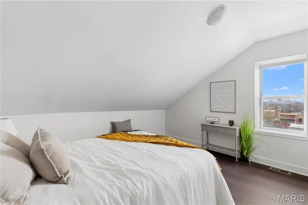 $279,999 | 2845 Wyoming Street, St. Louis, MO 63118