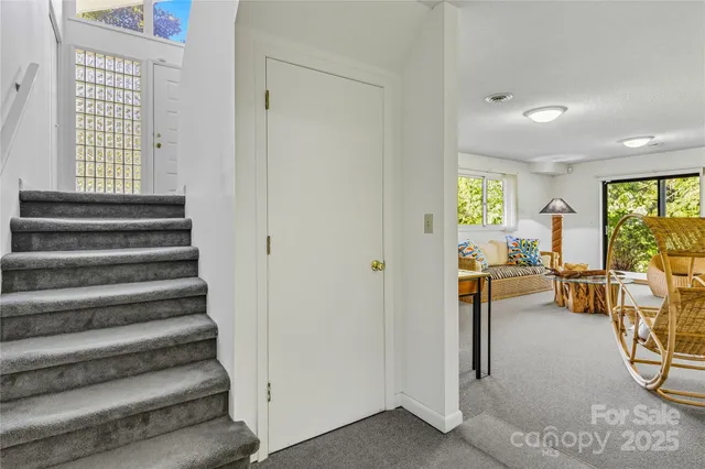 a view of entryway with a flower pot