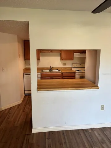 $2,200 | 5026 Water Oak Drive, Unit 104, Bradenton, FL 34207