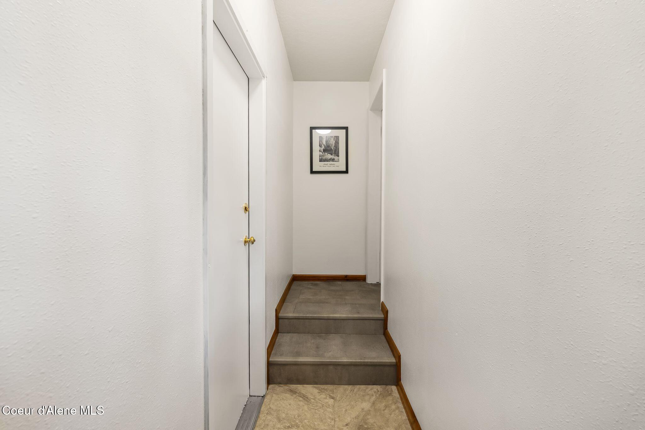 74 Eureka Road Sagle, ID 83860 - Photo 44 of 102 Hallway
