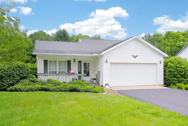 $225,000 | 3658 Apple Valley Drive, Howard, OH 43028
