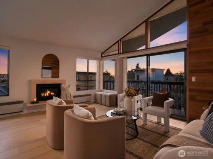 $580,000 | 4911 Fremont Avenue North, Unit 303, Seattle, WA 98103