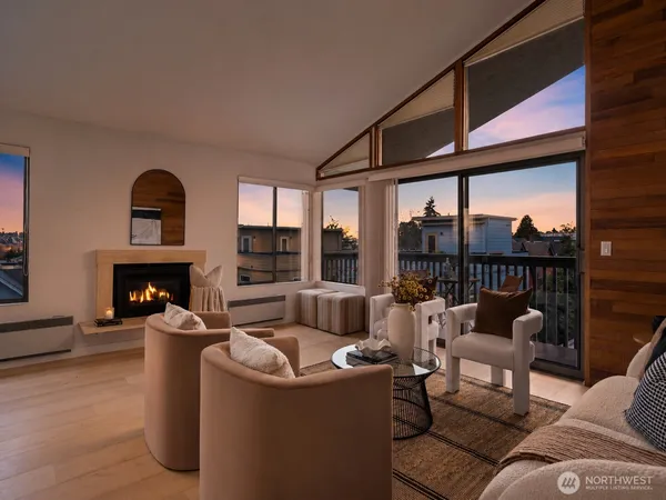 $580,000 | 4911 Fremont Avenue North, Unit 303, Seattle, WA 98103
