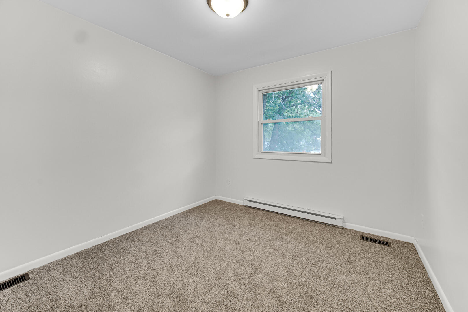 10447 North 477 East Demotte, IN 46310 - Photo 13 of 31 an empty room with a window