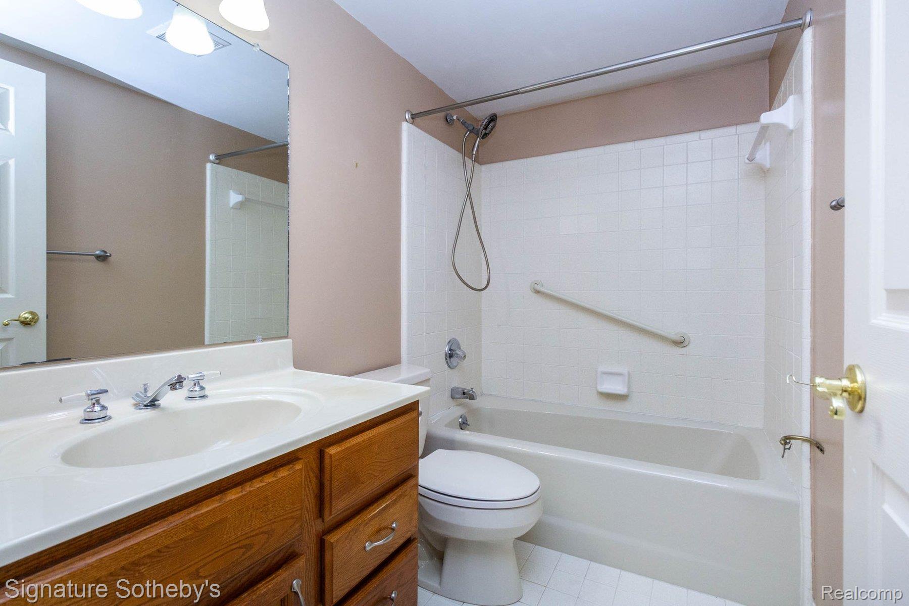 19710 West 13 Mile Road, Unit 101 Franklin, MI 48025 - Photo 29 of 40