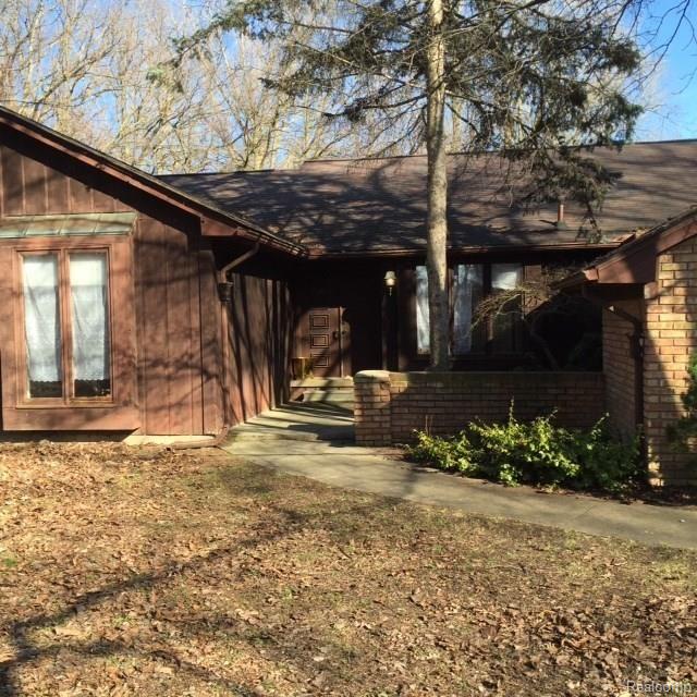 6897 Hatchery Road Waterford, MI 48327 - Photo 1 of 14 image2.JPG