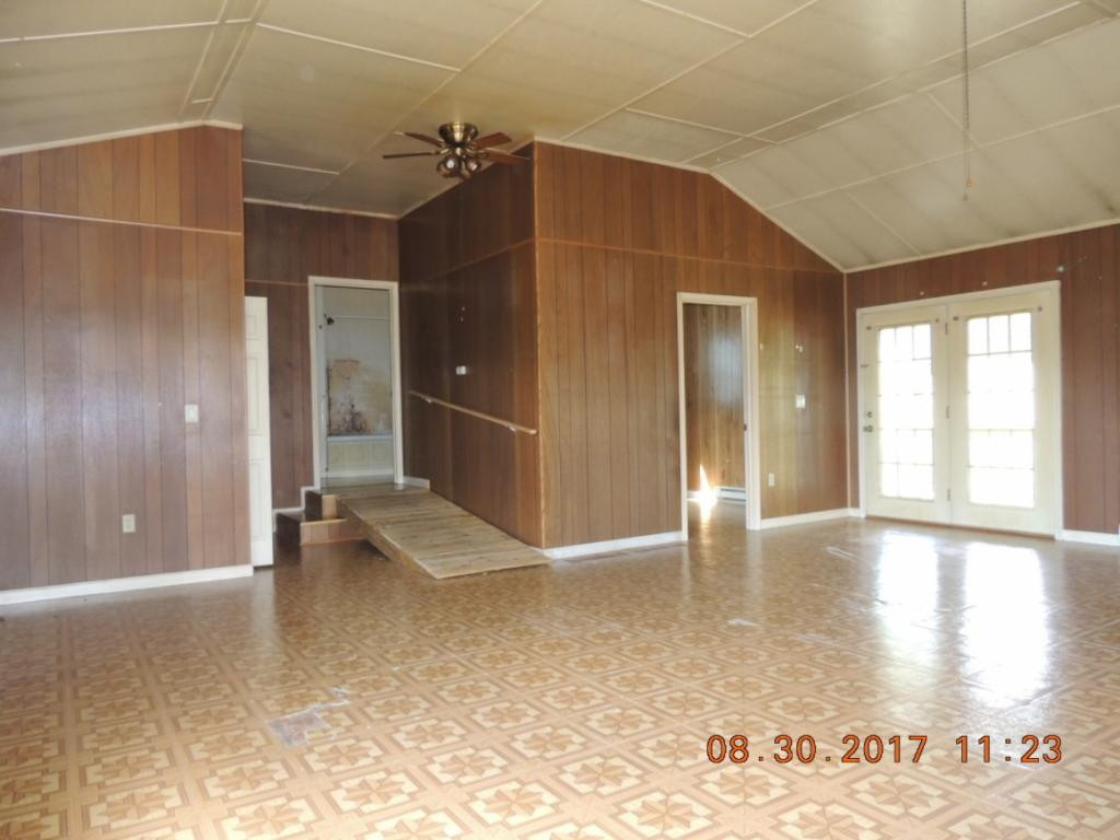 1495 Delta Valley Road Greeneville, TN 37745 - Photo 7 of 14 Large Family Room