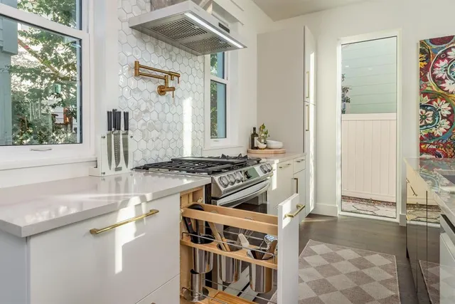 $900,000 | 927 6th Street North, St. Petersburg, FL 33701