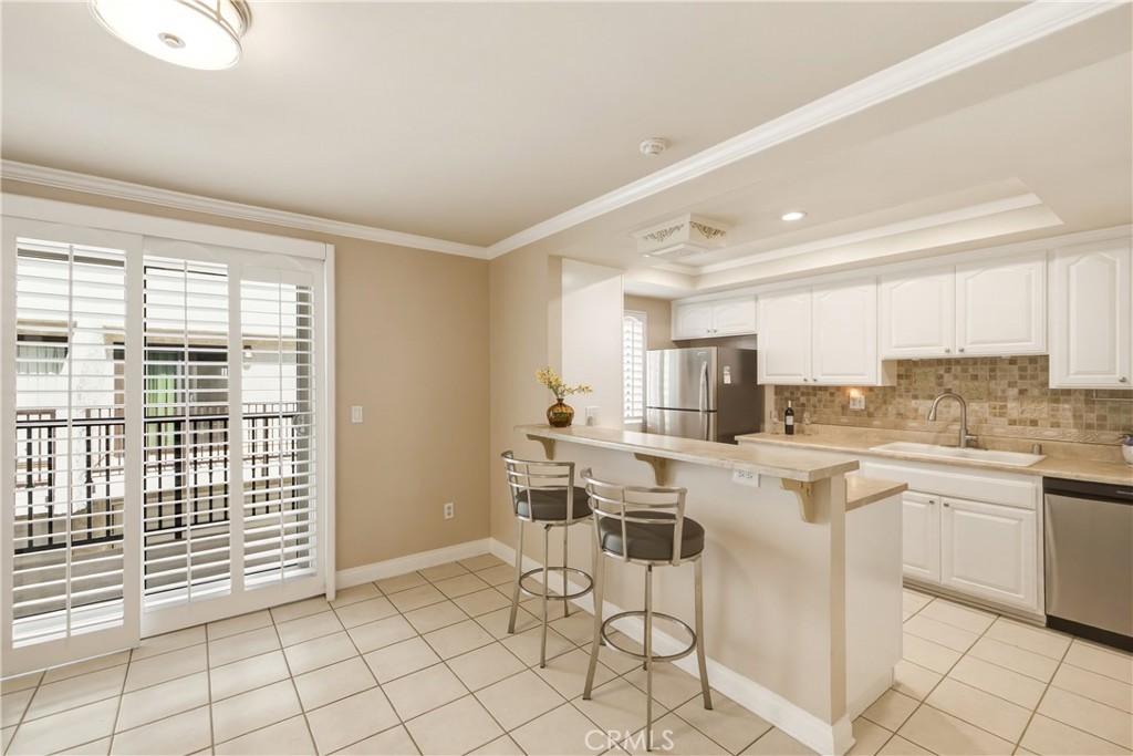 2615 Ruhland Avenue, Unit 15 Redondo Beach, CA 90278 - Photo 43 of 44 Open floor plan to outdoor spacious balcony