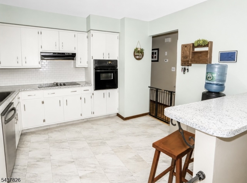 9 Stoneybrook Lane Oak Ridge, NJ 07438 - Photo 3 of 14