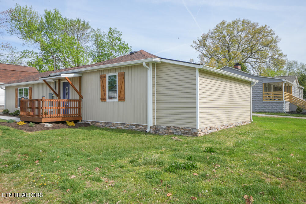 863 Cedar Street Alcoa, TN 37701 - Photo 3 of 29 DSC00202