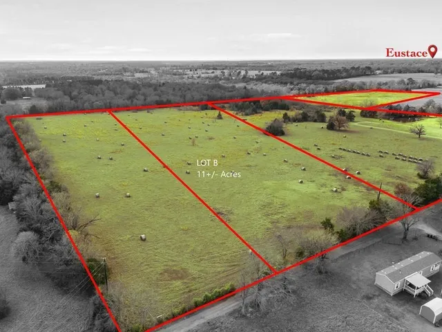 an aerial view of a tennis ground
