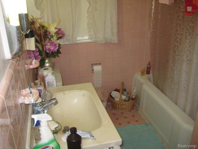 17610 Cornell Road Southfield, MI 48075 - Photo 16 of 25 261-911622 - (41).JPG
