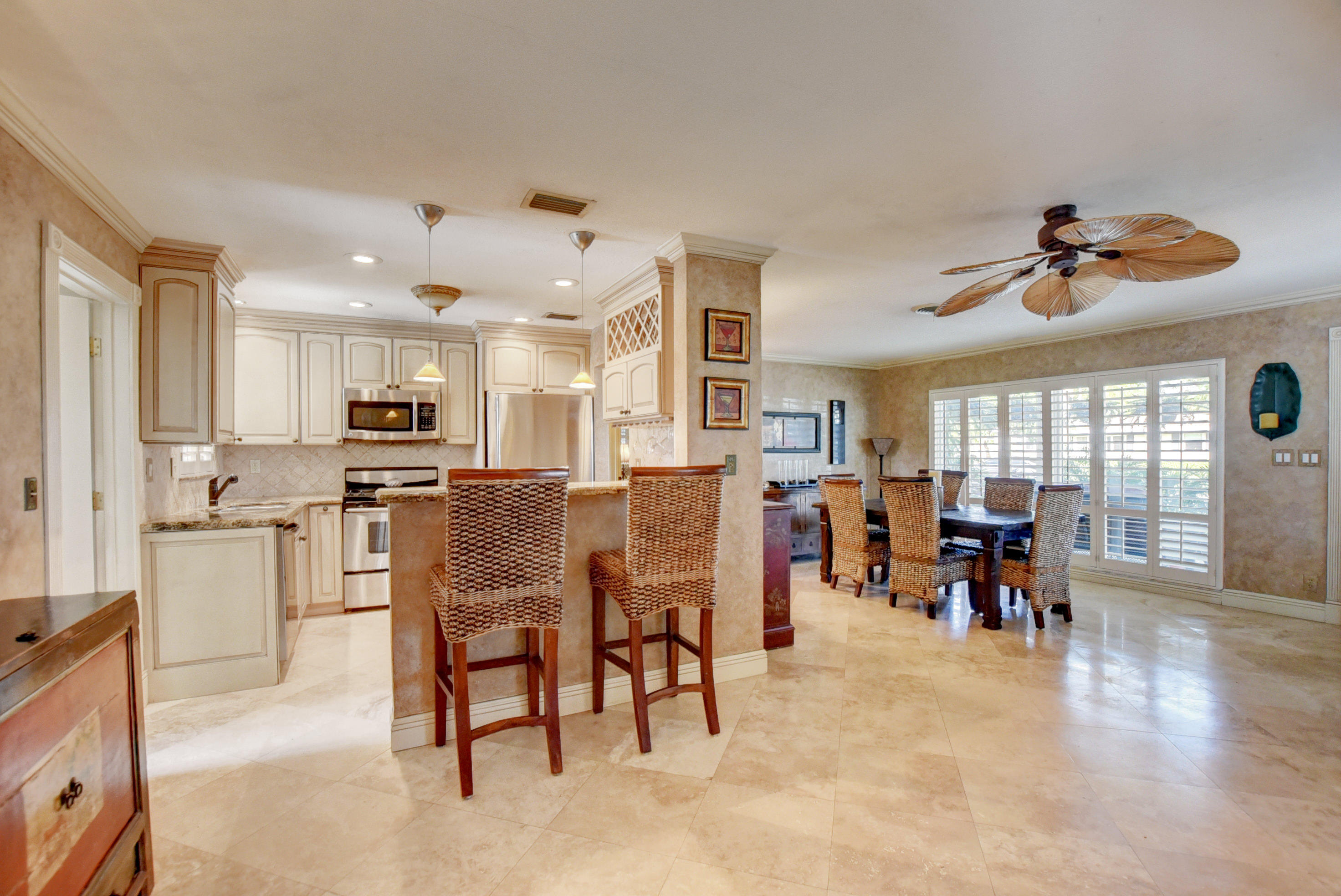 699 Southwest 8th Terrace Boca Raton, FL 33486 - Photo 11 of 40 Kitchen/Dining