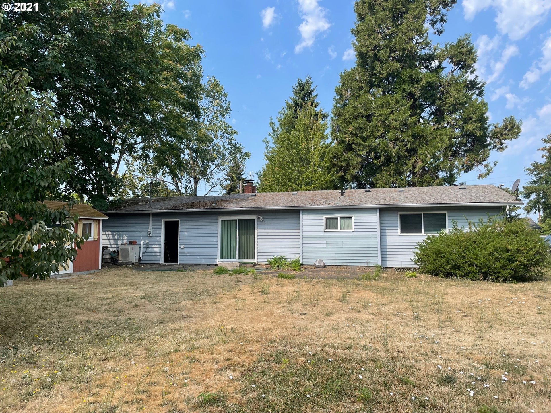 1451 Water Street Springfield, OR 97477 - Photo 18 of 23 front view of house with a yard