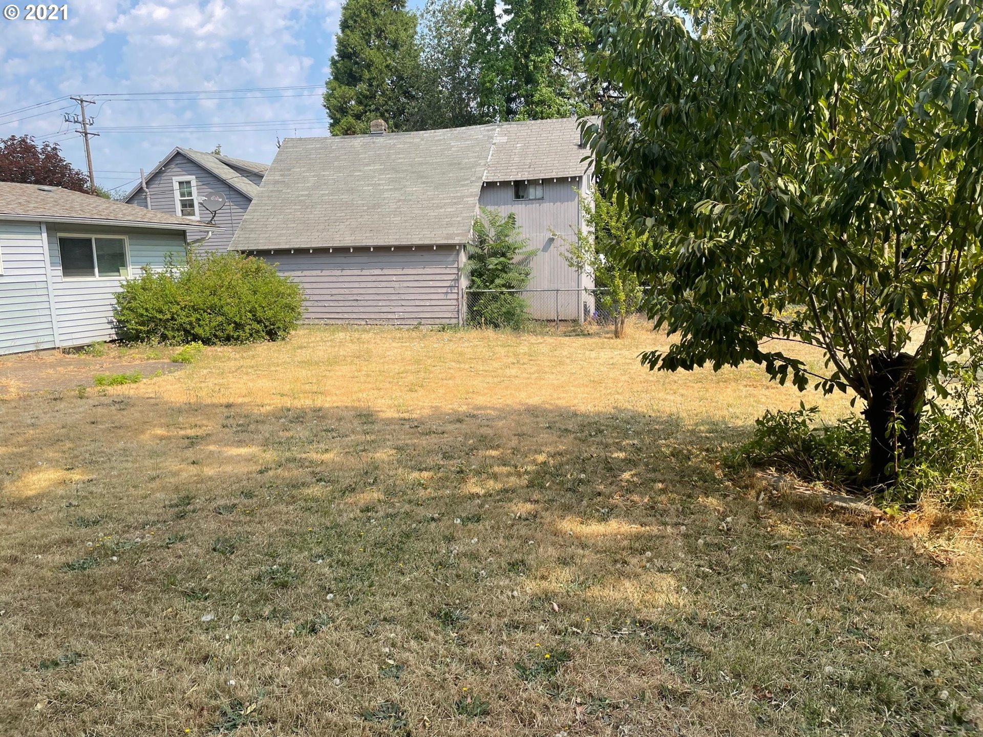1451 Water Street Springfield, OR 97477 - Photo 23 of 23 front view of a house with a yard