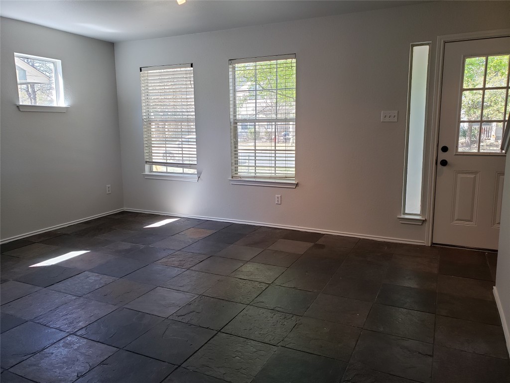 2205 Melissa Oaks Lane Austin, TX 78744 - Photo 5 of 15