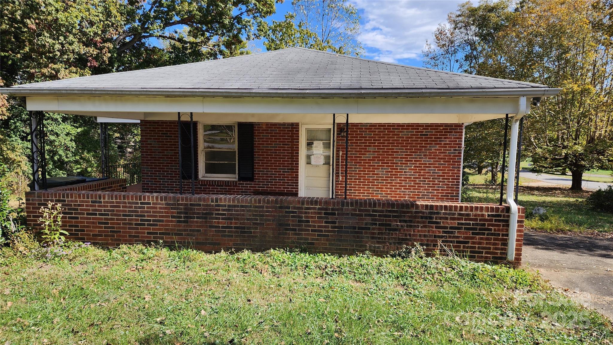 150 31st Avenue Northwest Hickory, NC 28601 - Photo 4 of 35