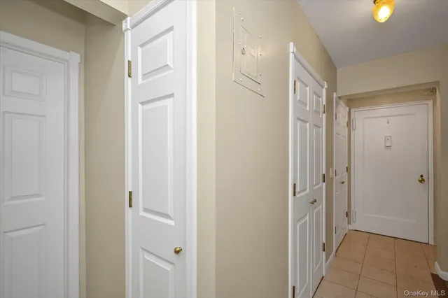 $290,000 | 25 Elizabeth Street, Unit 2F, Farmingdale, NY 11735