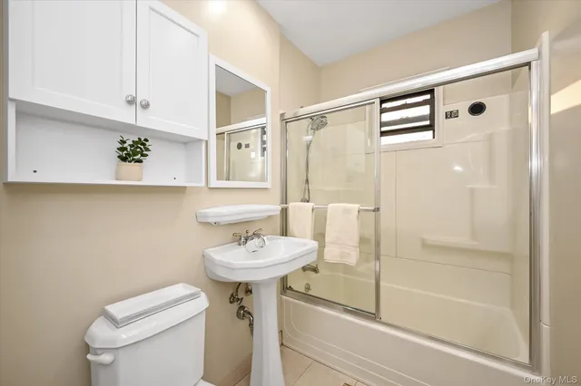 $290,000 | 25 Elizabeth Street, Unit 2F, Farmingdale, NY 11735