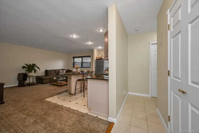 $290,000 | 25 Elizabeth Street, Unit 2F, Farmingdale, NY 11735