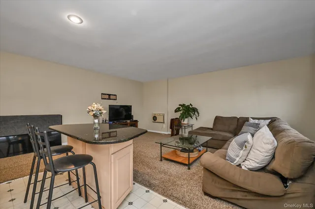 $290,000 | 25 Elizabeth Street, Unit 2F, Farmingdale, NY 11735