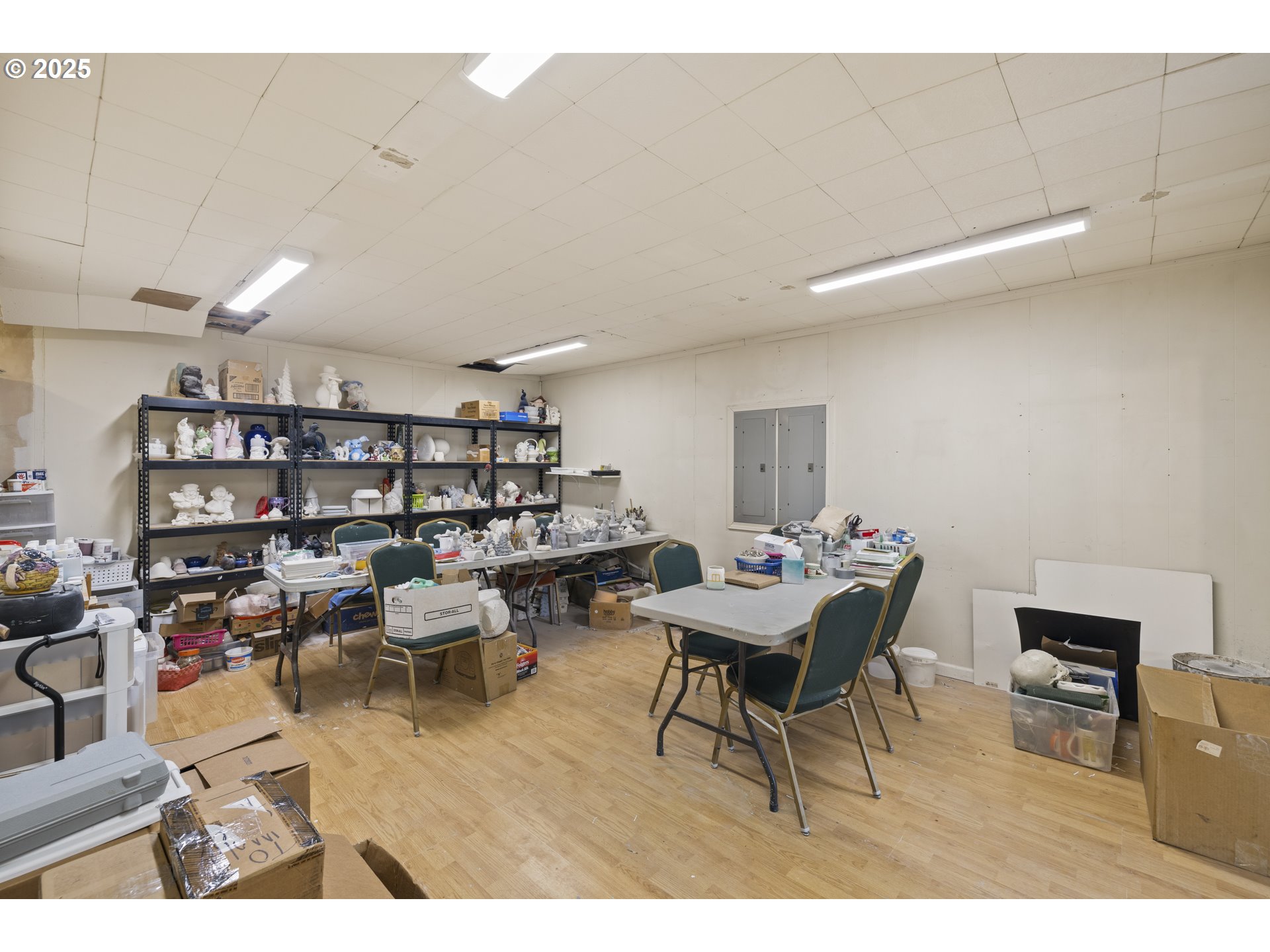 4015 Southwest 185th Avenue Beaverton, OR 97078 - Photo 12 of 47 a workspace with furniture
