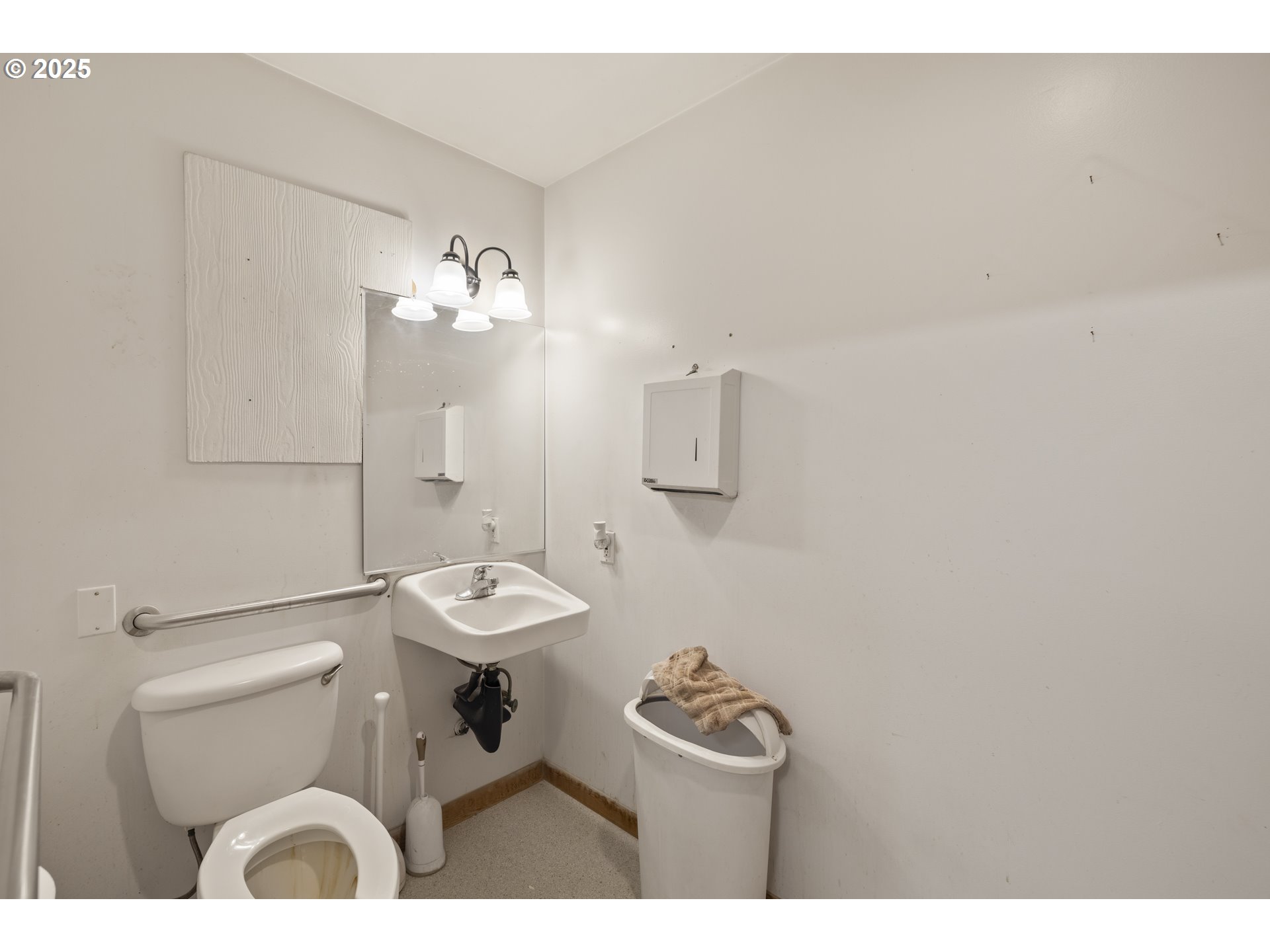 4015 Southwest 185th Avenue Beaverton, OR 97078 - Photo 14 of 47 a bathroom with a toilet a sink and mirror