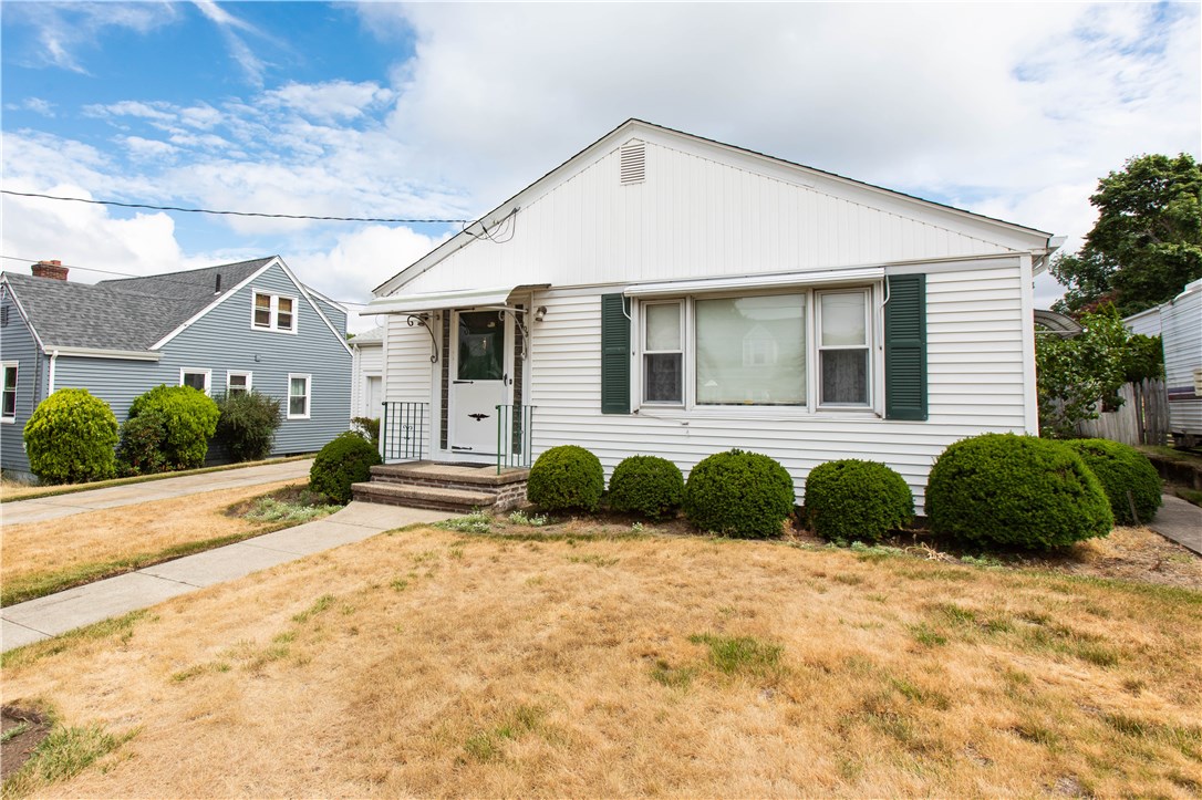 103 Fairfield Road Cranston, RI 02910 - Photo 3 of 31 Gallery Image 3
