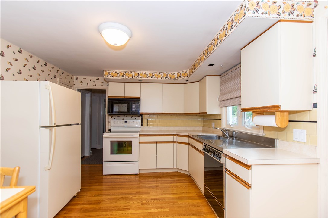 103 Fairfield Road Cranston, RI 02910 - Photo 7 of 31 Gallery Image 7