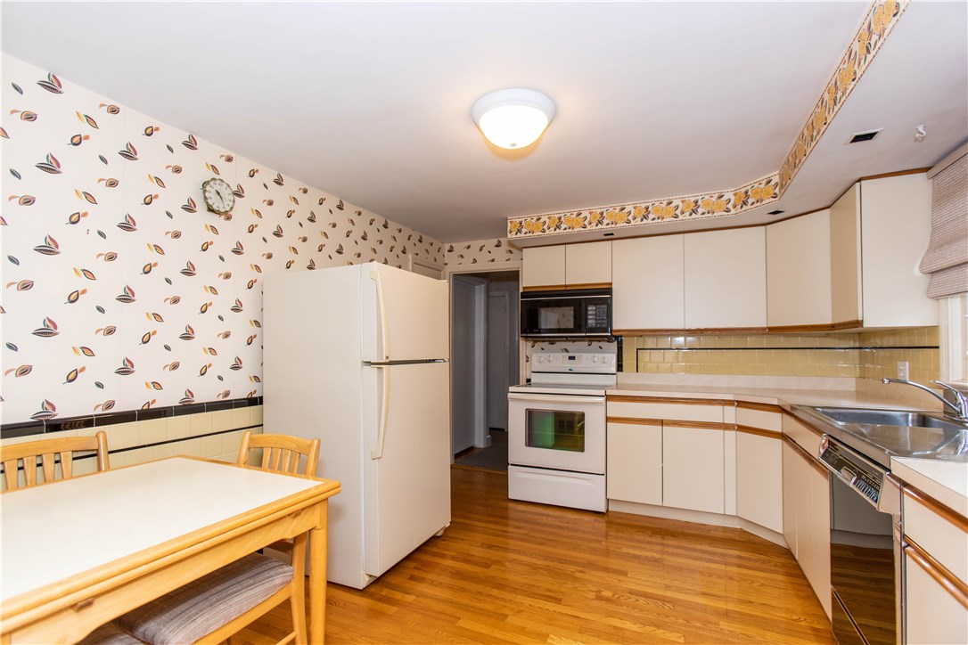 103 Fairfield Road Cranston, RI 02910 - Photo 8 of 31 Gallery Image 8