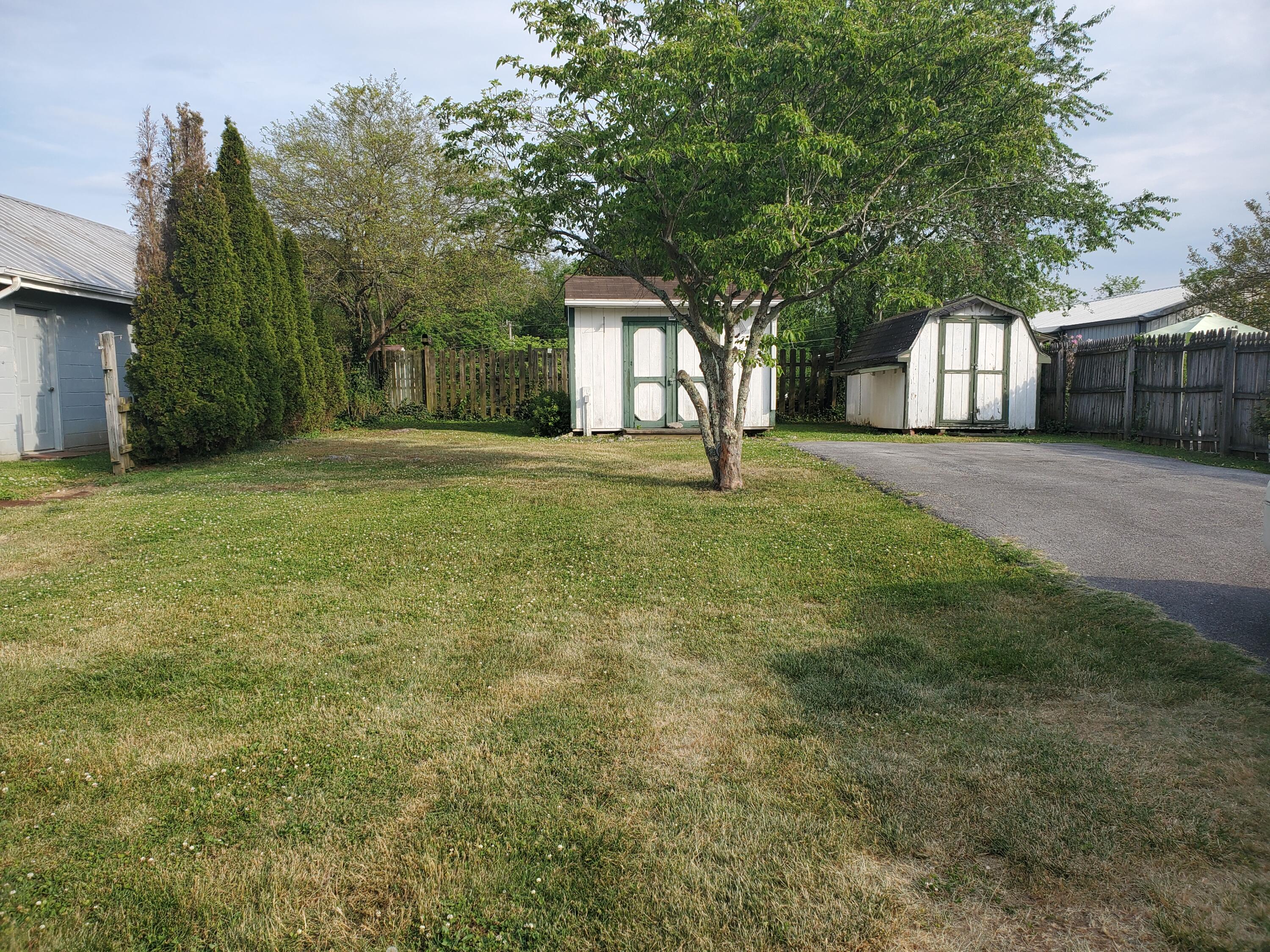3409 Bloomingdale Road Kingsport, TN 37660 - Photo 3 of 11 yard