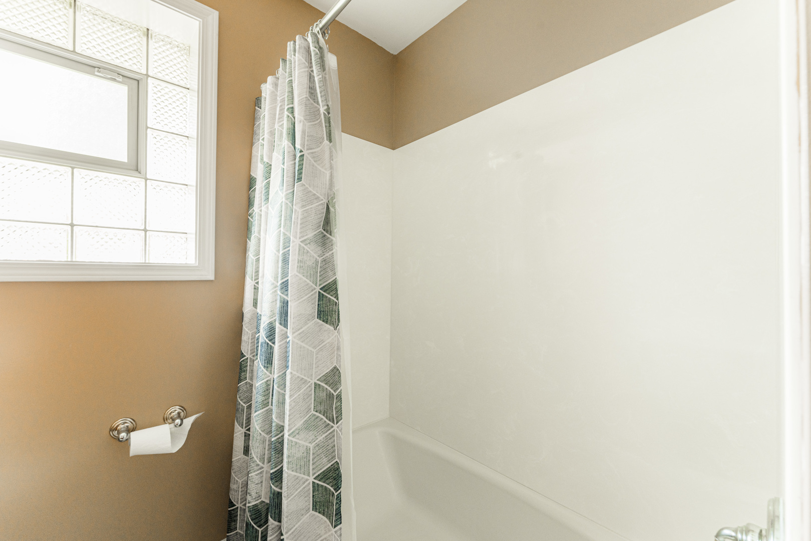 413 Oak Street Elmhurst, IL 60126 - Photo 20 of 38 a bathroom with a shower