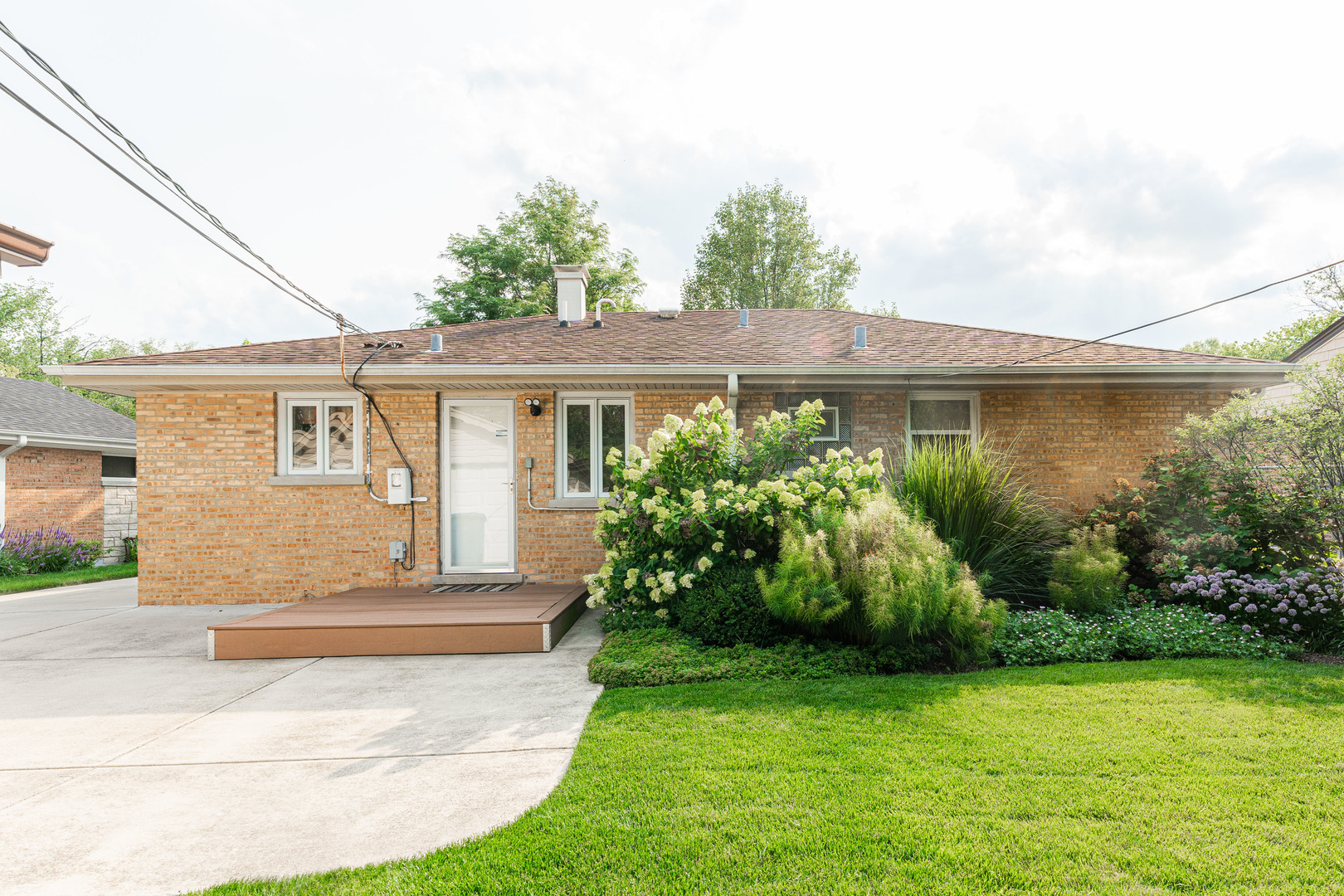 413 Oak Street Elmhurst, IL 60126 - Photo 21 of 38 a front view of a house with a garden