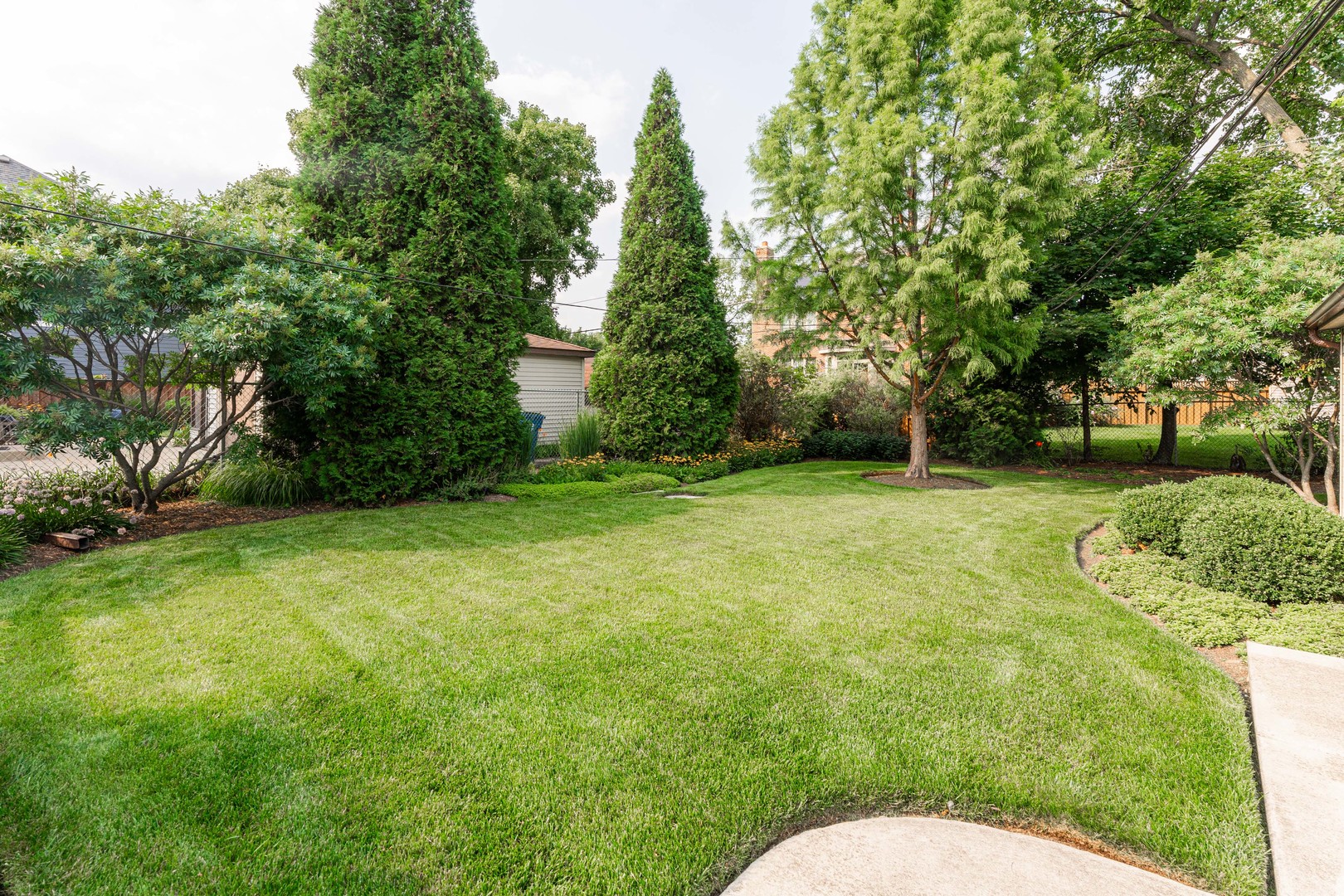413 Oak Street Elmhurst, IL 60126 - Photo 26 of 38 a view of outdoor space and yard