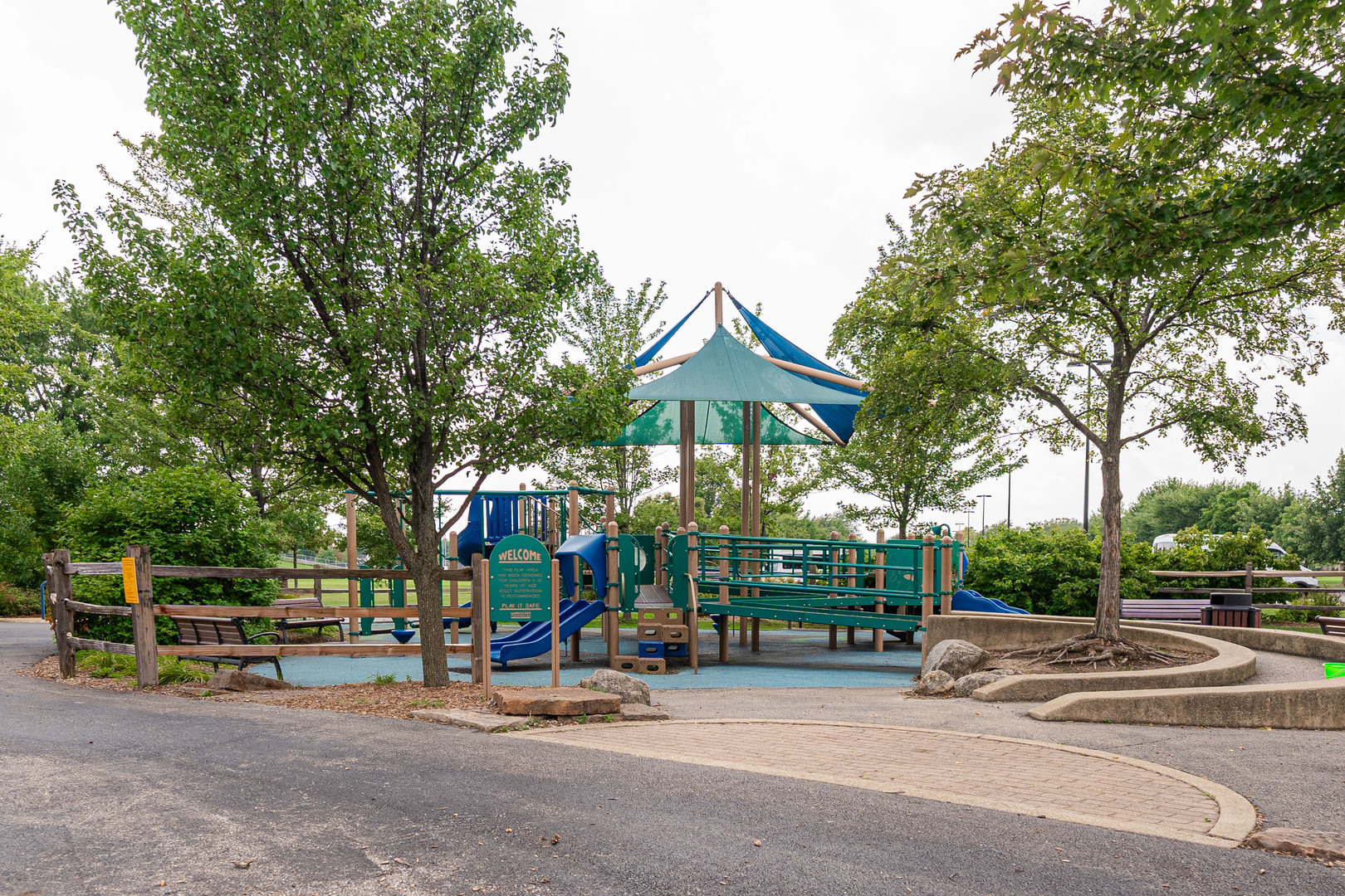 413 Oak Street Elmhurst, IL 60126 - Photo 33 of 38 a view of a park with sitting area