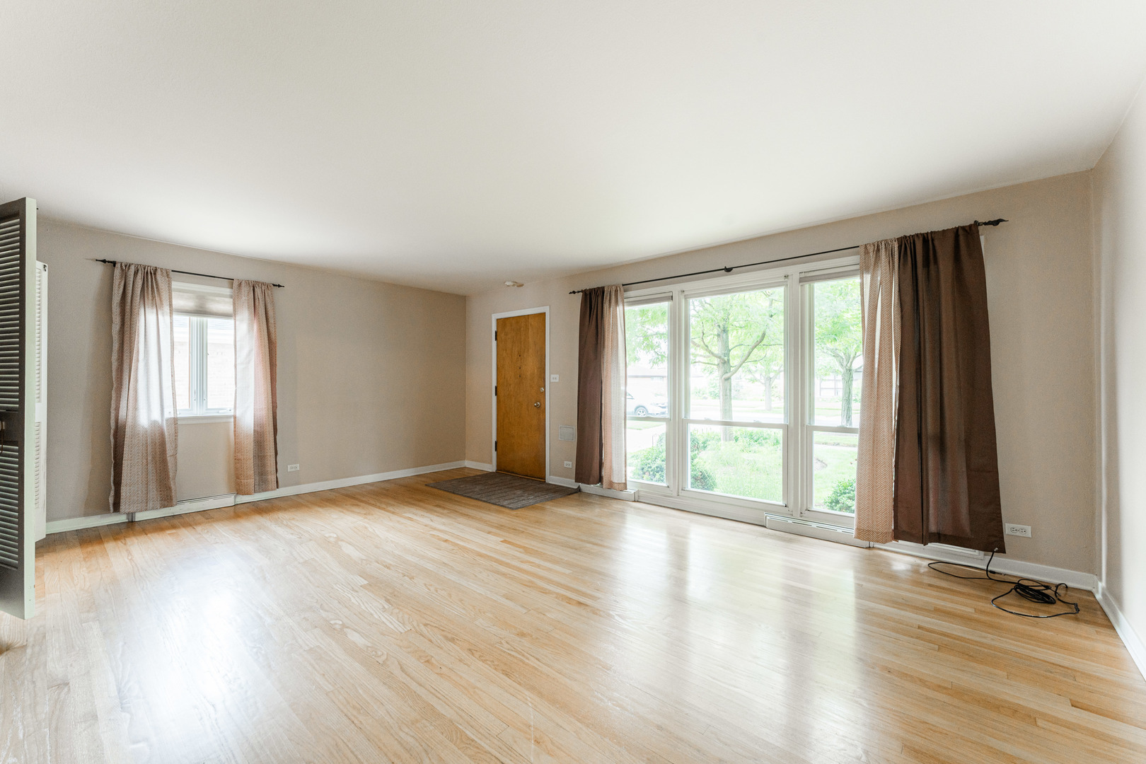 413 Oak Street Elmhurst, IL 60126 - Photo 8 of 38 a view of an empty room with wooden floor and a window