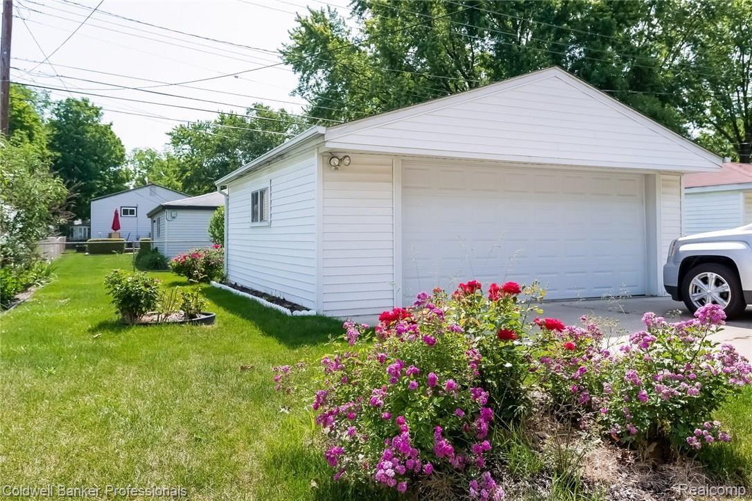 9148 Henry Ruff Road Livonia, MI 48150 - Photo 21 of 27 1022-4322386-medium.jpg
